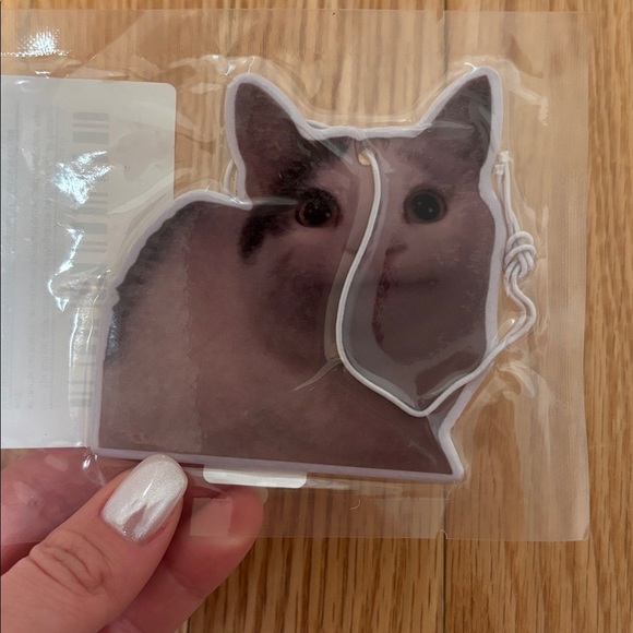 Cat-Shaped Air Freshener - Black and White - Picture 3 of 3